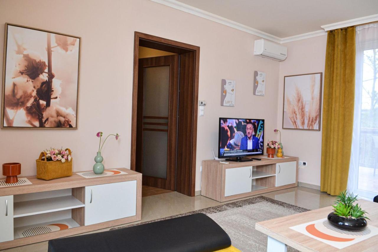 Unicum Apartman Hajduszoboszlo Exterior foto