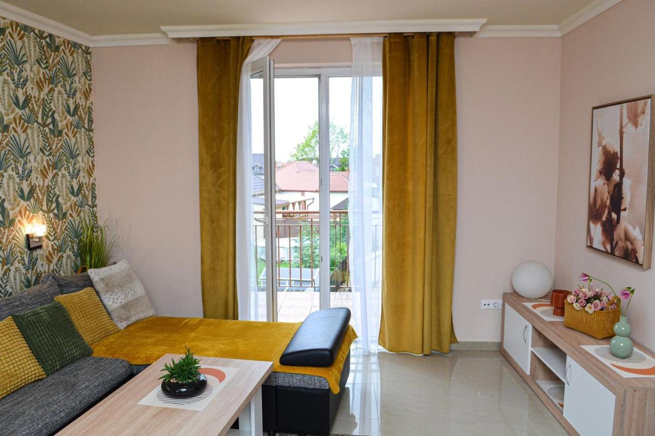 Unicum Apartman Hajduszoboszlo Exterior foto