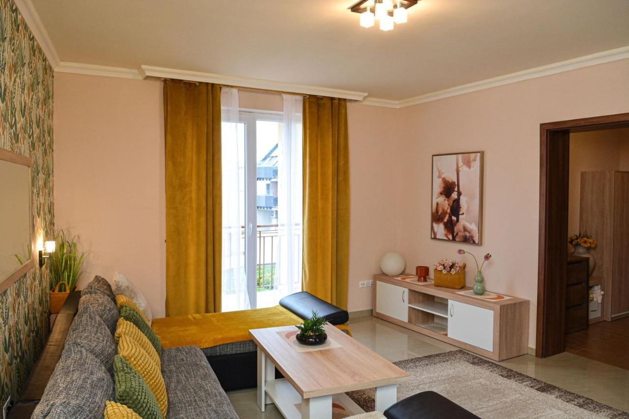 Unicum Apartman Hajduszoboszlo Exterior foto